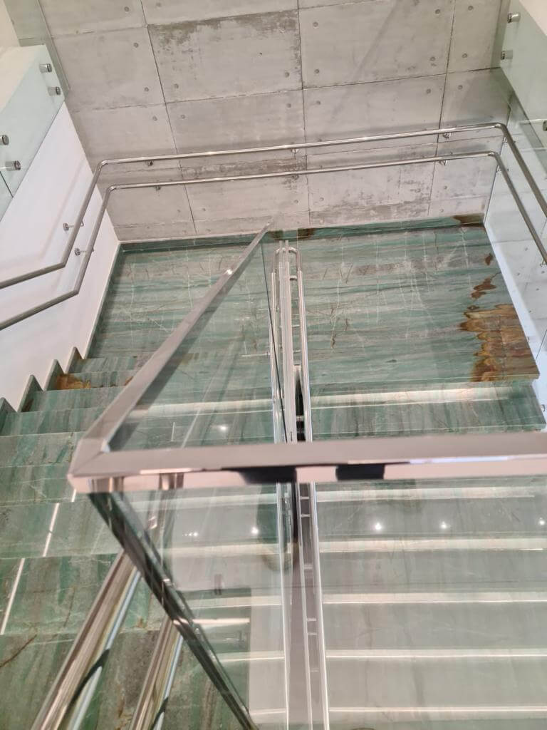 Guarda Corpo em Vidro e Inox