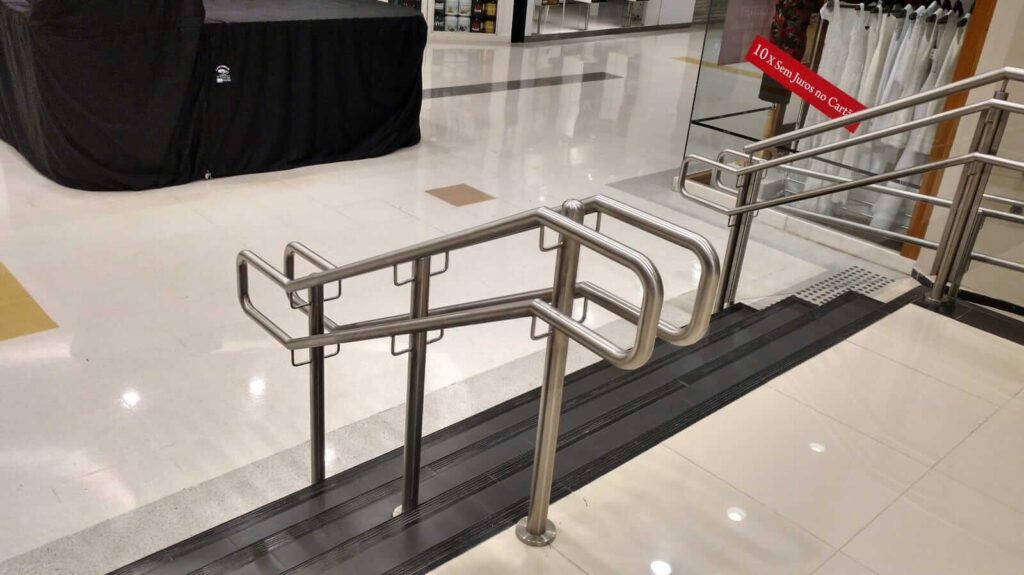 CORRIMÃO DE ACESSIBILIDADE NA ZONA SUL